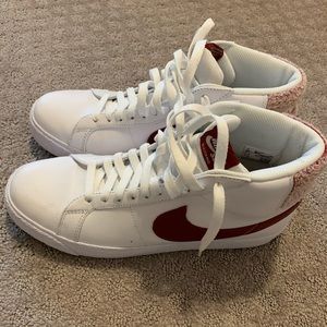 Nike sneakers only worn ONCE.